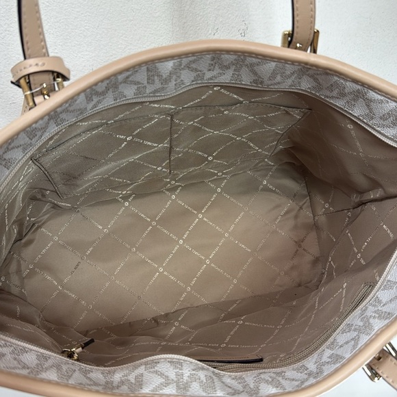 (B7) Michael Kors Monogram Logo Large Tote Bag in Caramel. - Picture 12 of 16